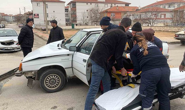 Karaman'da 2 otomobil çarpıştı: 1 yaralı