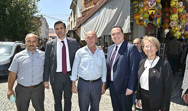 Başkan Zeyrek, Akhisar Pazaryeri esnafını ziyaret etti