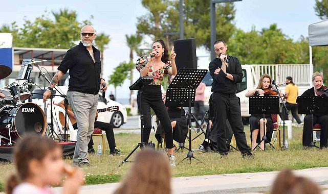 Konyaaltı'nda Gün Batımı Akustik Konseri vatandaşlara unutulmaz anlar yaşattı