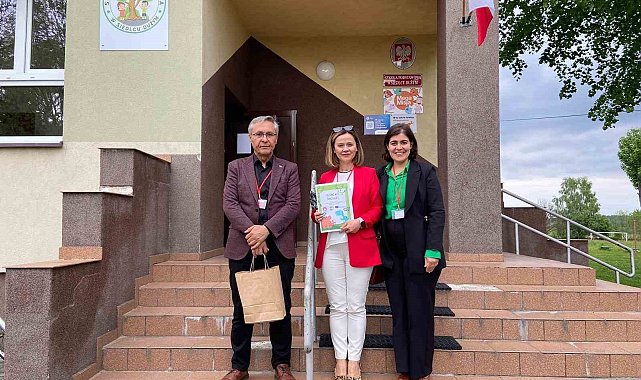 Polonya Eğitim Bakanı'na Salihli'nin yöresel ürünleri takdim edildi