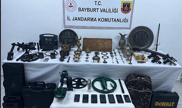 Bayburt'ta 43 parçadan oluşan tarihi eserler ile 13 adet sikke ele geçirildi