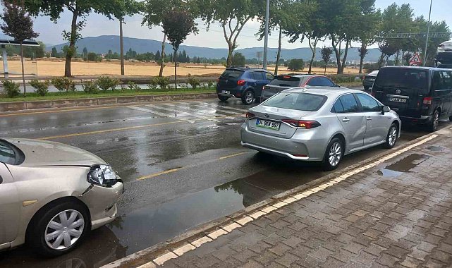 Menteşe'de 6 araçlı zincirleme trafik kazası