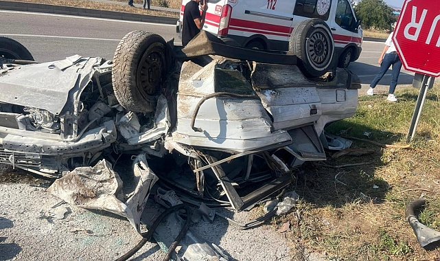 Araçtan geriye demir yığını kaldı, tanınmayan araçtan yaralı kurtuldu