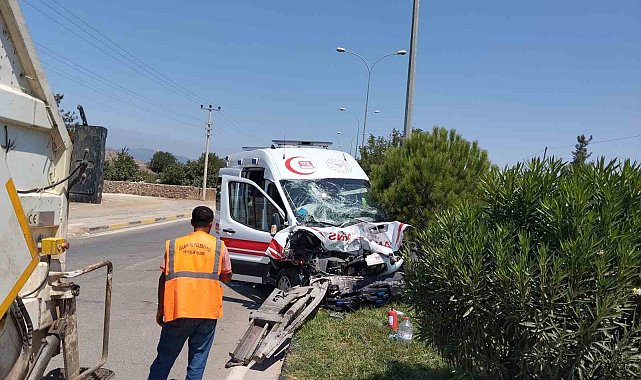 Gaziantep'te vakadan dönen ambulans tankere çarptı: 3 sağlıkçı yaralı