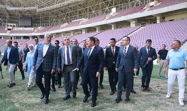 Osman Aşkın Bak: "Hatayspor'un yeni sezonda maçlarını Hatay'da oynaması için gayret ediyoruz"