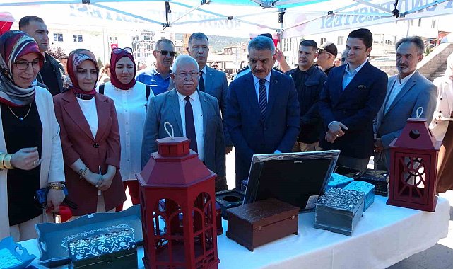 Yozgat'ta ADEM'li kadınların el emeği göz nuru eserler sergilendi