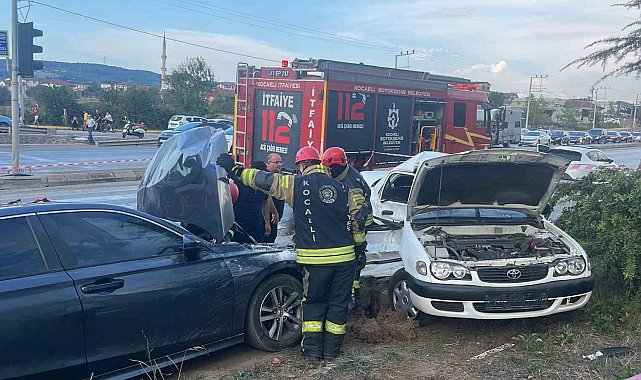 Kartepe'de iki otomobil çarpıştı: 3 yaralı