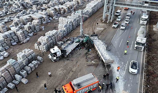 Tır kazasında hayatını kaybeden sürücünün yakını "Belki yaşıyordur abi" diyerek gözyaşlarına boğuldu