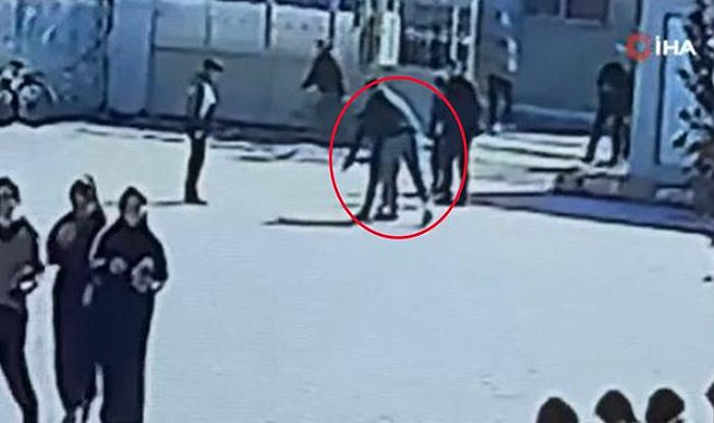 'Heimlich manevrası ülkesiyiz' Iğdır'da bir öğretmen 'heimlich manevrası' yöntemini kullanarak boğazına yemek kaçan öğrencisini kurtardı