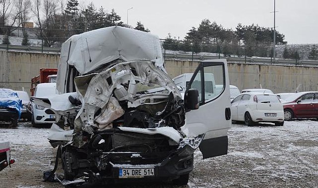 Samsun'da kahreden kaza! Tıra arkadan çarpan minibüsteki 4 kişilik aileden geriye acı kaldı...