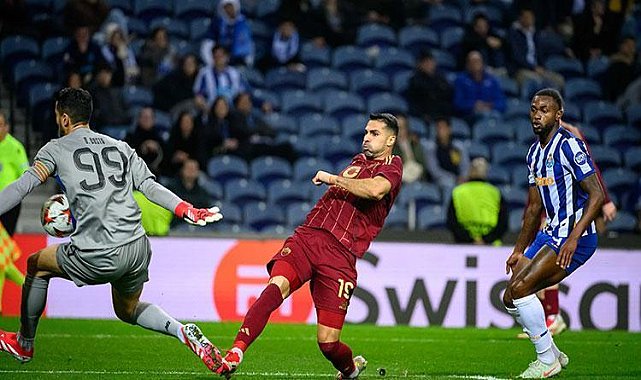 Zeki Çelik'in gol attığı gecede Roma ile Porto berabere kaldı!