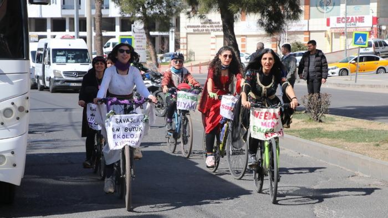 Diyarbakır’da kadınlardan ‘8 Mart’ etkinliği: 10 kilometre pedal çevirdiler