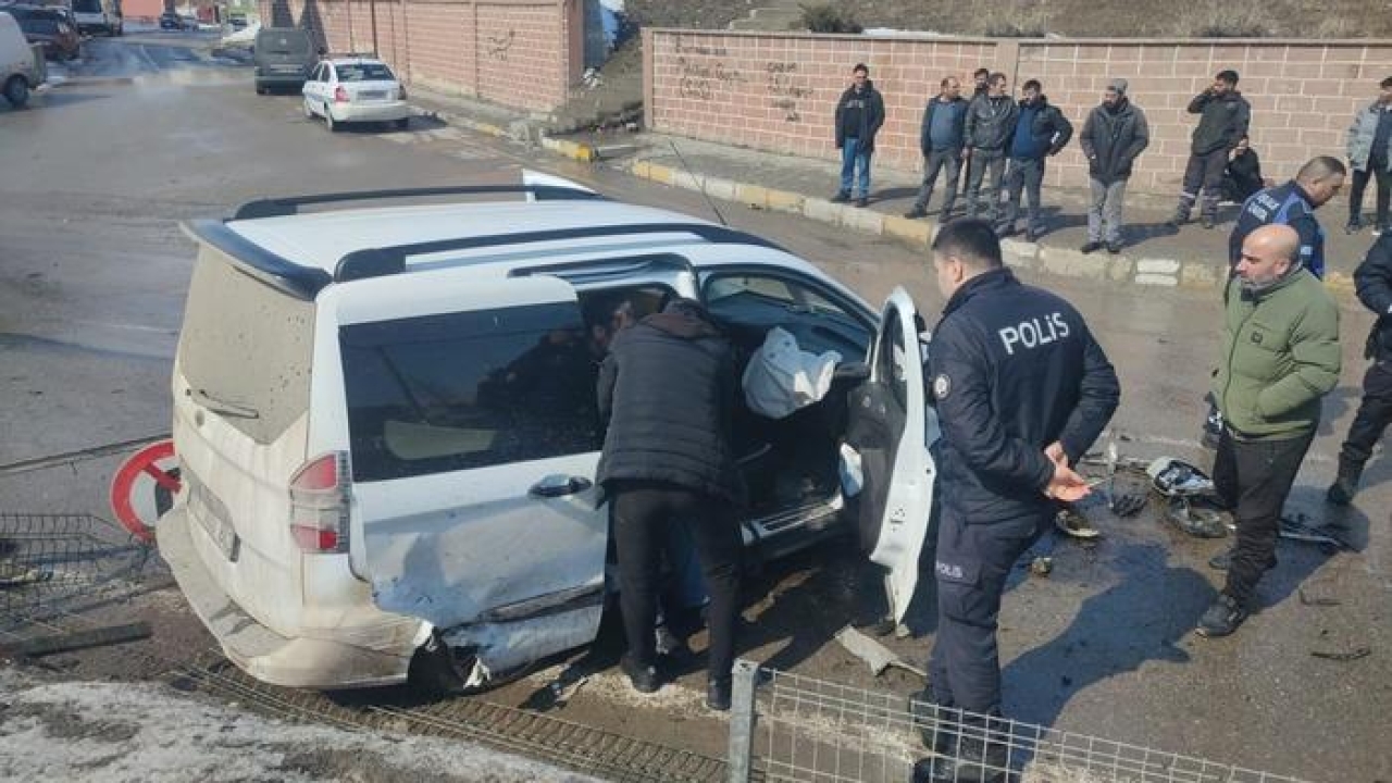 Erzurum'da trafik kazası: Yaralılar var