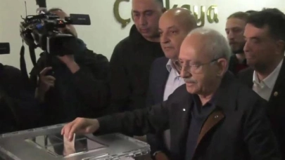 Kılıçdaroğlu, tutuklanan İmamoğlu için oy verdi... "Demokrasiyi güçlendirmek hepimizin görevidir"