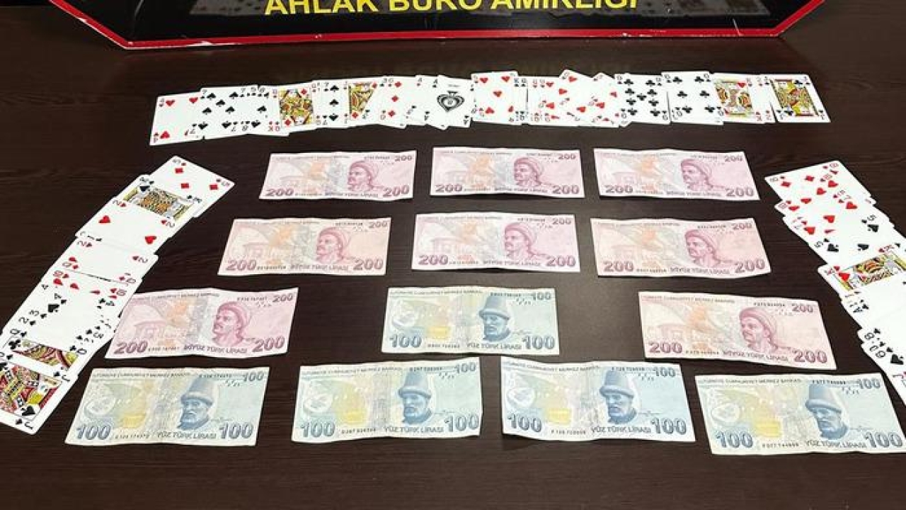 Kocaeli'de kahvehanede kumar oynayan 4 kişiye 36 bin lira para cezası!