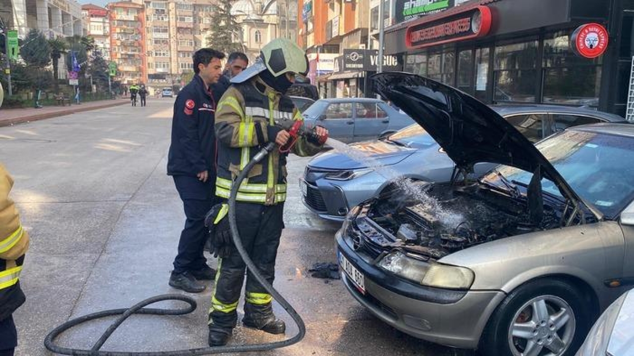 Park halindeyken yanmaya başladı! İtfaiye söndürdü