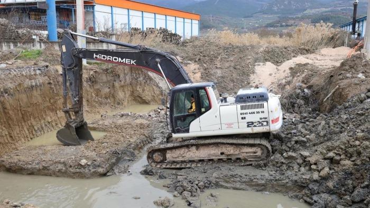 Sakarya'daki menfez sil baştan yenileniyor!