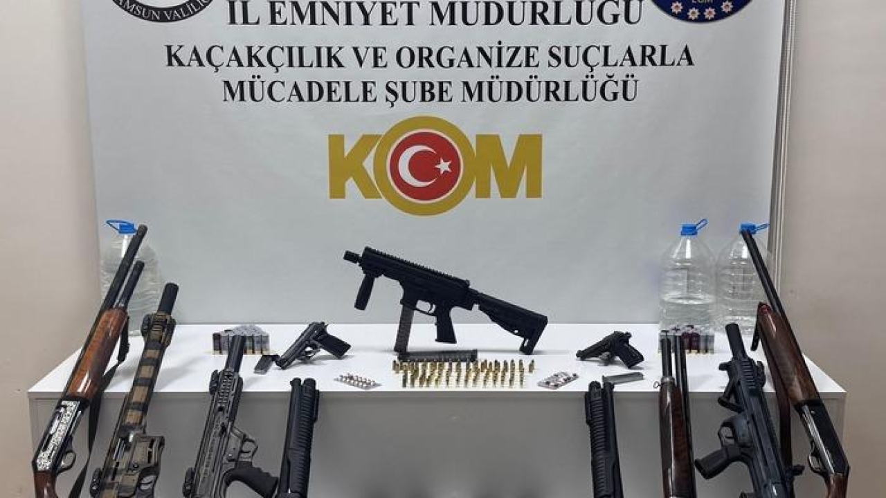 Samsun'da eğlence mekanına operasyon! Silah, mühimmat ve uyuşturucu ele geçirildi