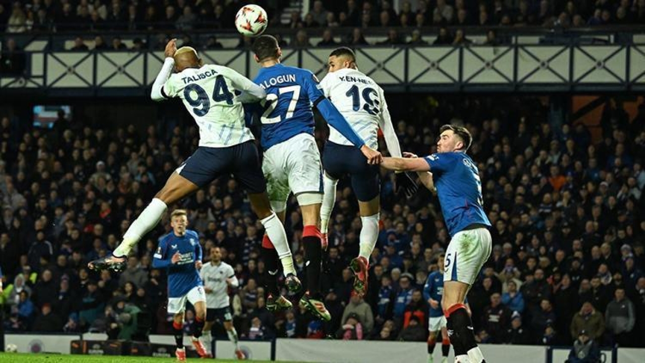 UEFA'dan Rangers'a soruşturma! 'Fenerbahçe maçında açılan ırkçı ve ayrımcı pankartlar...'