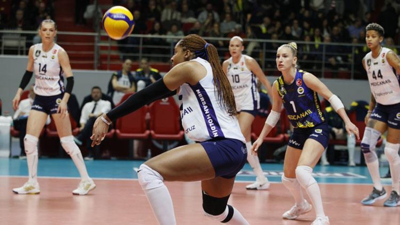 VakıfBank, CEV Şampiyonlar Ligi çeyrek final ilk maçında yarın Fenerbahçe'yi ağırlayacak